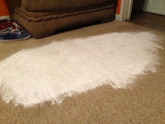 Salz gegen Teefleck im Teppich
