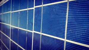 Leicht verschmutzes polykristallines Solarpanel