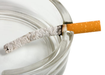 Nikotinflecken entfernen