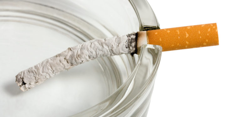 Nikotinflecken entfernen