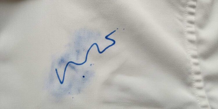 Kugelschreiberflecken entfernen