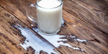 Milchflecken entfernen (depositphotos.com)