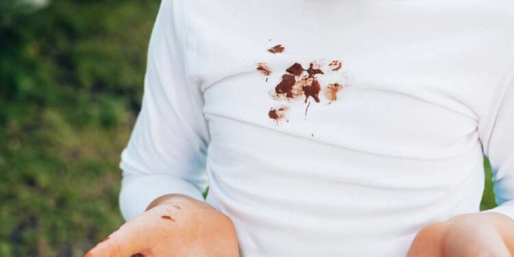 Schokoladenflecken entfernen (depositphotos.com)