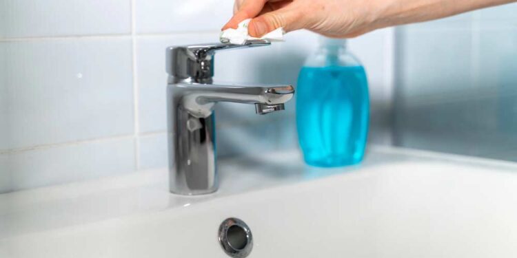 Wasserflecken entfernen (depositphotos.com)