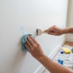 Farbflecken von der Wand entfernen