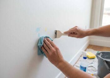 Farbflecken von der Wand entfernen