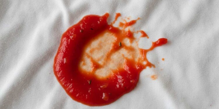 Tomatensoße Fleck